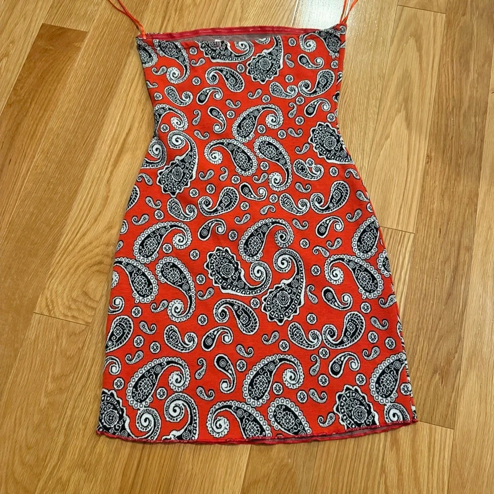 NWT Urban Outfitters Paisley Strapless Red Mini Dress - Picture 7 of 7